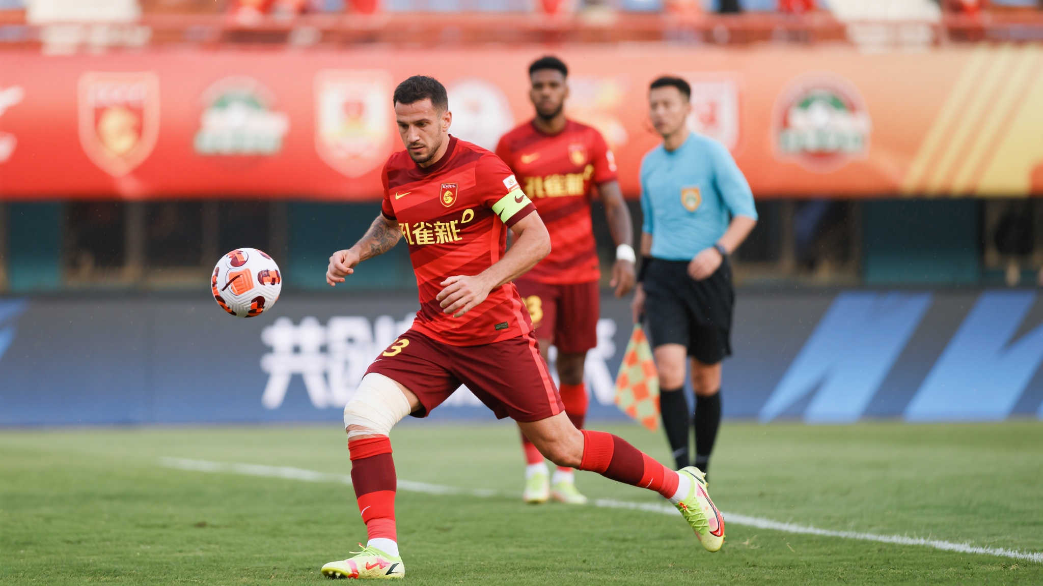 足球报:亚泰深陷财政危机,贝里奇伤情加剧引援困境 足球报:亚泰深陷财政危机,贝里奇伤情加剧引援困境